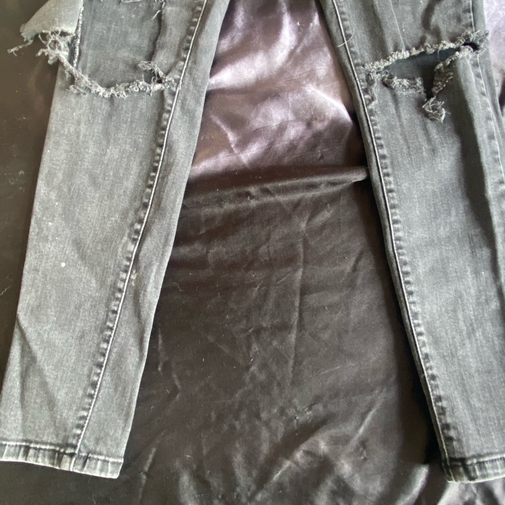 🤍MOSSIMO RIPPED JEANS! - Picture 4 of 5